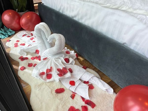 Towel Swans, Balloons and a sprinkling of rose petals