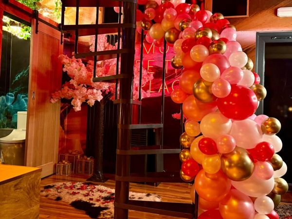 Balloon Stair garland