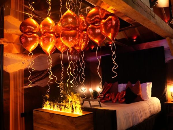 Love and Heart balloon package in Cave