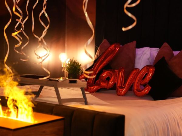 Love Balloon on the bed