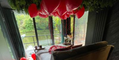 The Cruiser bed complete with views and balloons