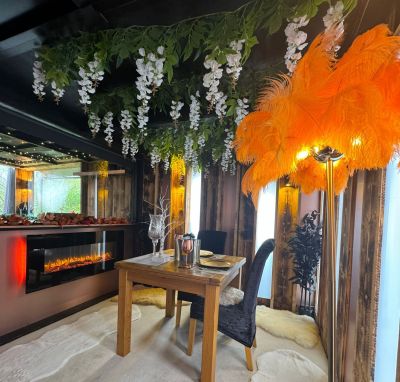 Chalet Dining area with floral feature ceiling